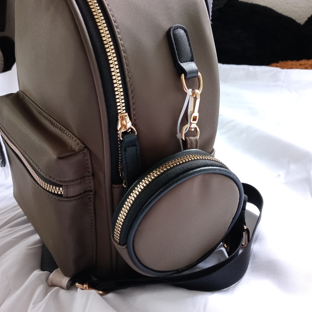 Backpack - Picture 2 of 3